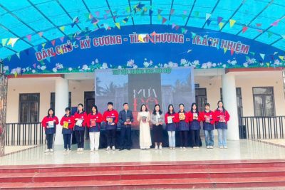 Kỉ niệm 81 năm ngày thành lập Quân đội nhân dân Việt Nam (22.12.1944 – 22.12.2025) Thư viện Trường THCS Tiên Hiệp – Phường Hà Nam – Tỉnh Ninh Bình GTS Mưa đỏ của nhà văn Chu Lai